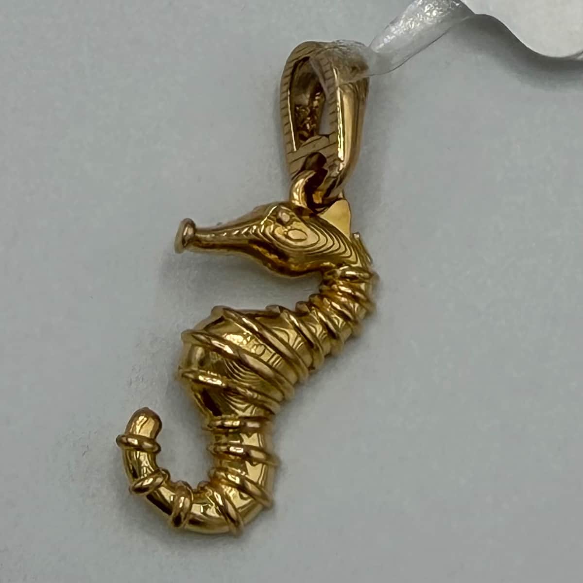 آویز طلا 18 عیار اسب دریایی وزن 0.790 گرم اجرت ساخت 10 درصد کد GD01 000316
