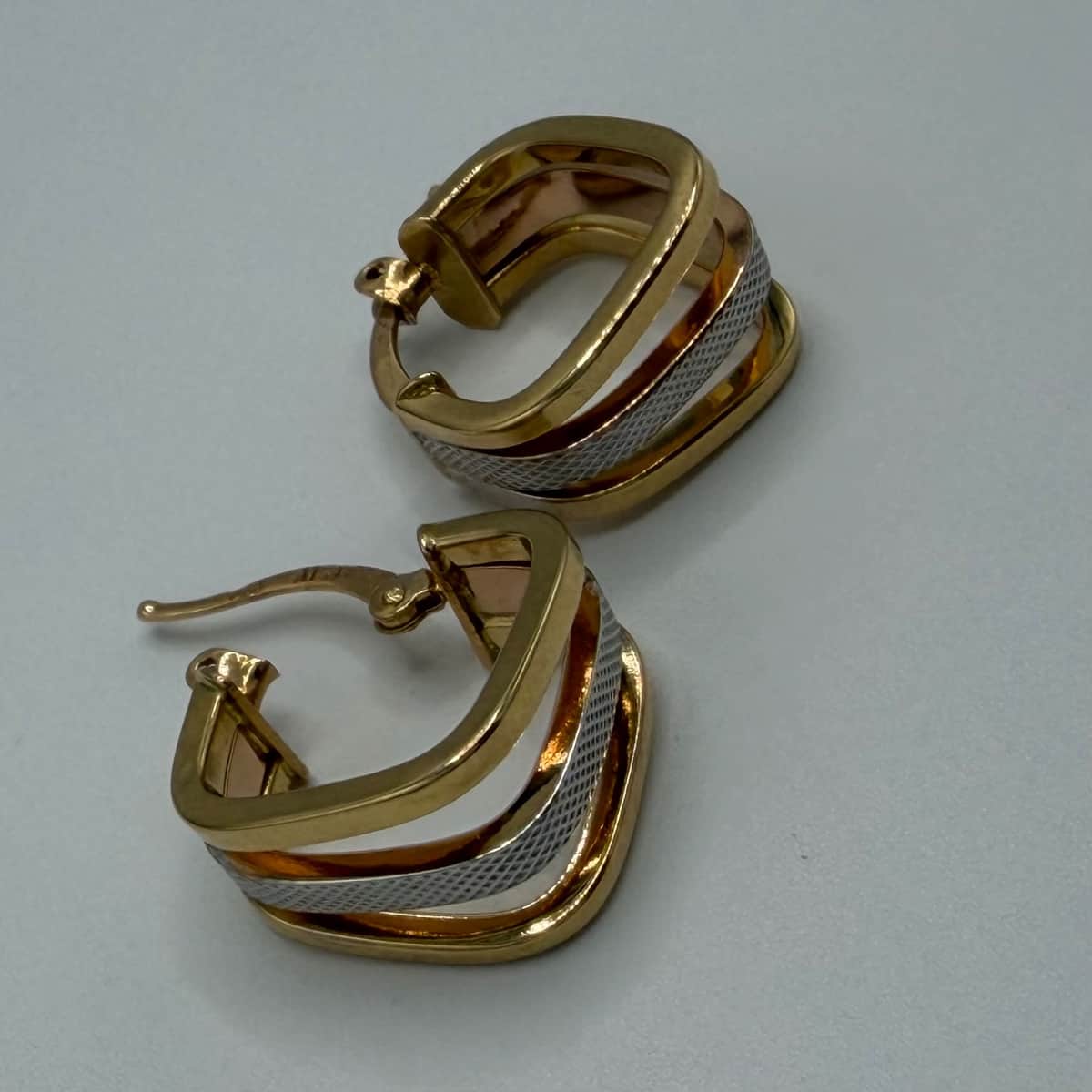 گوشواره طلا 18 عیار سه رج دورنگ وزن 3.150 گرم اجرت ساخت 12 درصد کد GD01 000368 - تصویر 2