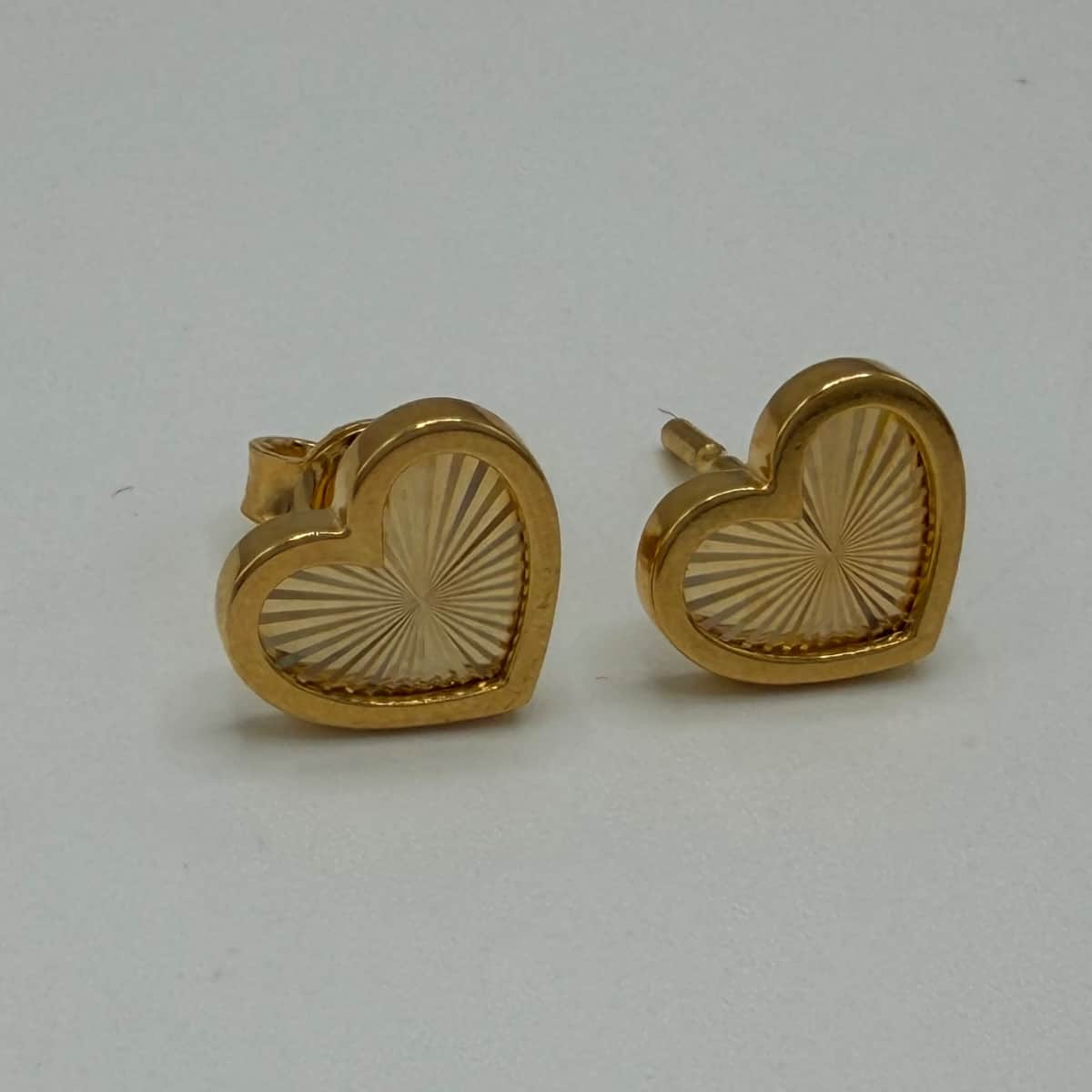 گوشواره طلا 18 عیار میخی قلب تراش وزن 1.780 گرم اجرت ساخت 12 درصد کد GD01 000360