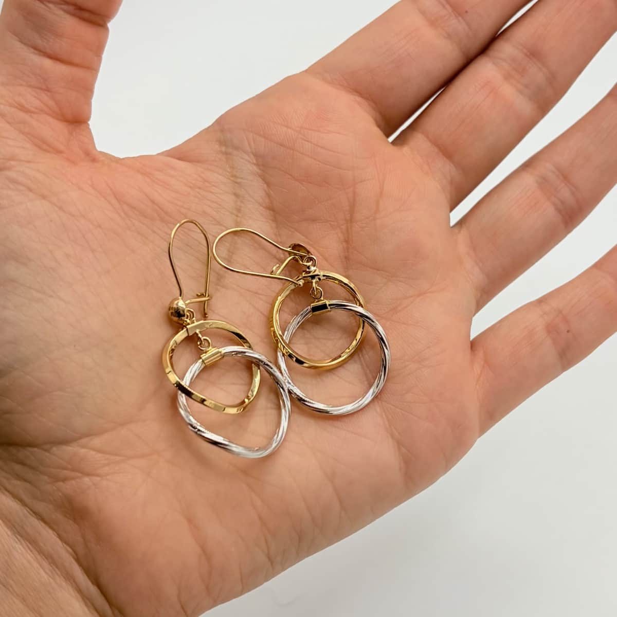 گوشواره طلا 18 عیار آویزی حلقه دورنگ وزن 3.760 گرم اجرت ساخت 13 درصد کد GD01 000363 - تصویر 2