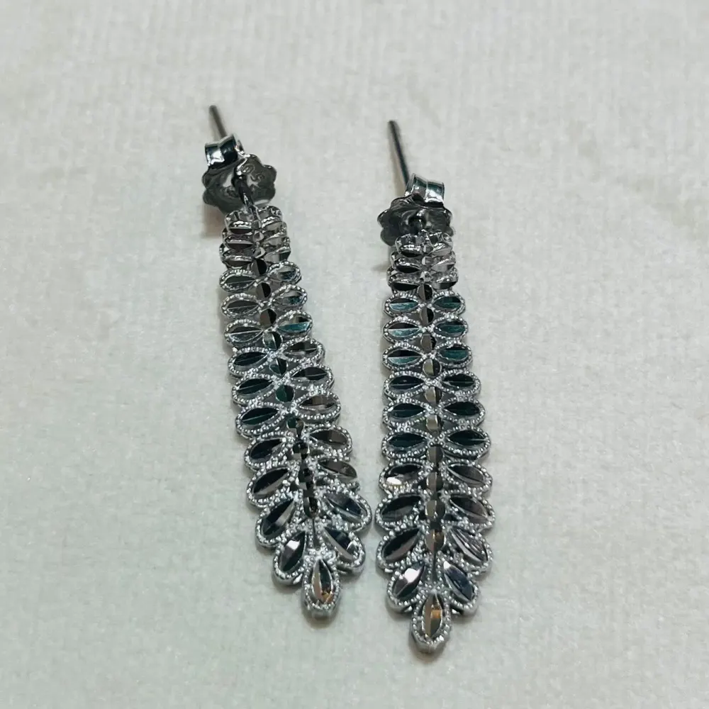 سرویس طلا 18 عیار تمام تراش سفید وزن ۲۱.۳۵0 گرم اجرت ساخت ۱۴ درصد کد GD01 000208 - تصویر 4