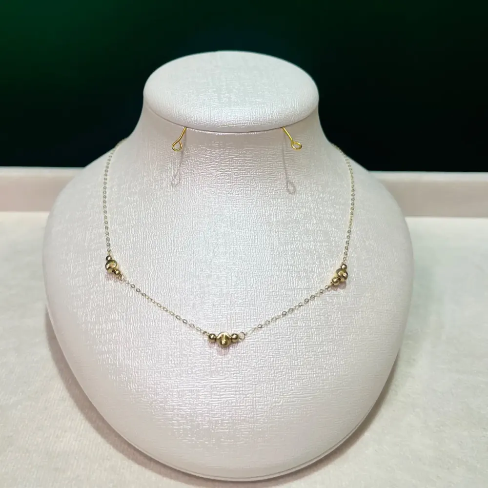 گردنبند طلا 18 عیار مینیمال طرح سه گوی وزن 0.700 گرم اجرت ساخت ۱۵ درصد کد GD01 000241