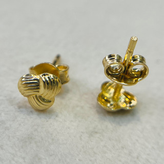 گوشواره طلا 18 عیار میخی حصیری وزن ۰.۸00 گرم اجرت ساخت ۱۴ درصد کد GD01 000244
