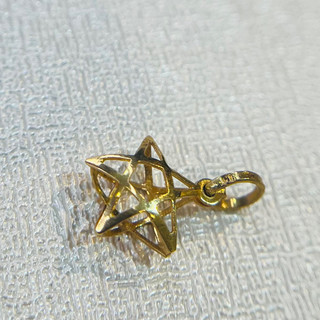 آویز طلا ۱۸ عیار گردنی ستاره وزن ۰٫۳۵۰ گرم اجرت ساخت ۸ درصد کد GD01 000105