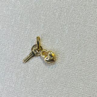آویز طلا ۱۸ عیار گردنی قفل و کلید وزن ۰٫۹۶۰ گرم اجرت ساخت ۱۴ درصد کد GD01 000095
